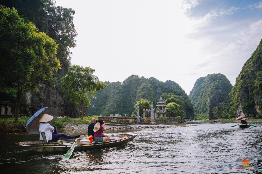 Balade en barque sur le site de Tam Coc, Ninh Binh, Vietnam