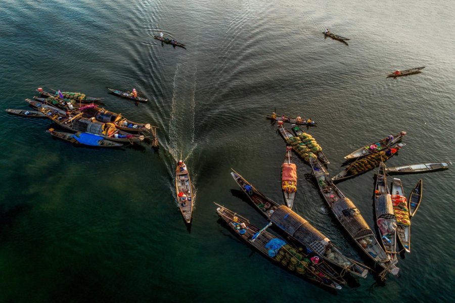Bateaux naviguant dans le Delta du Mékong, Vietnam