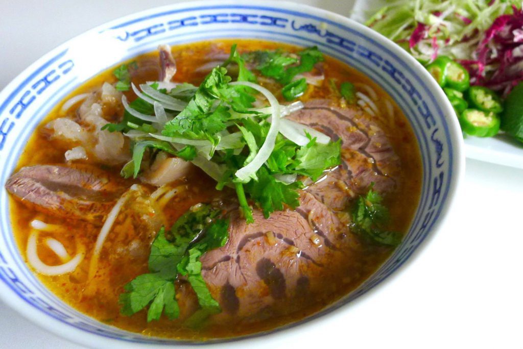 Bún bò Hue, plat emblématique de Hue, Vietnam