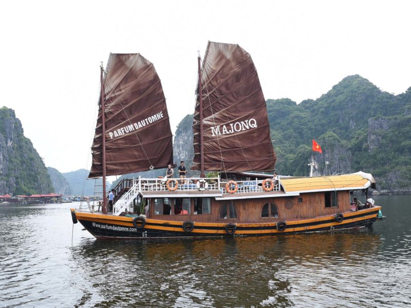 Bateau Majonq dans la Baie d'Halong, Vietnam