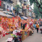 La rue colorée de Hang Ma a Hanoi avant le Têt