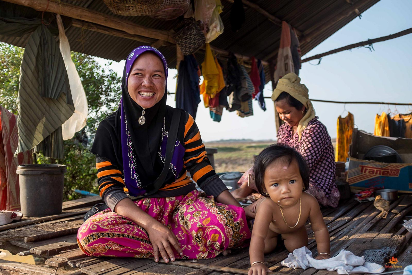 Famille Khmer dans leur maison au Sud Vietnam