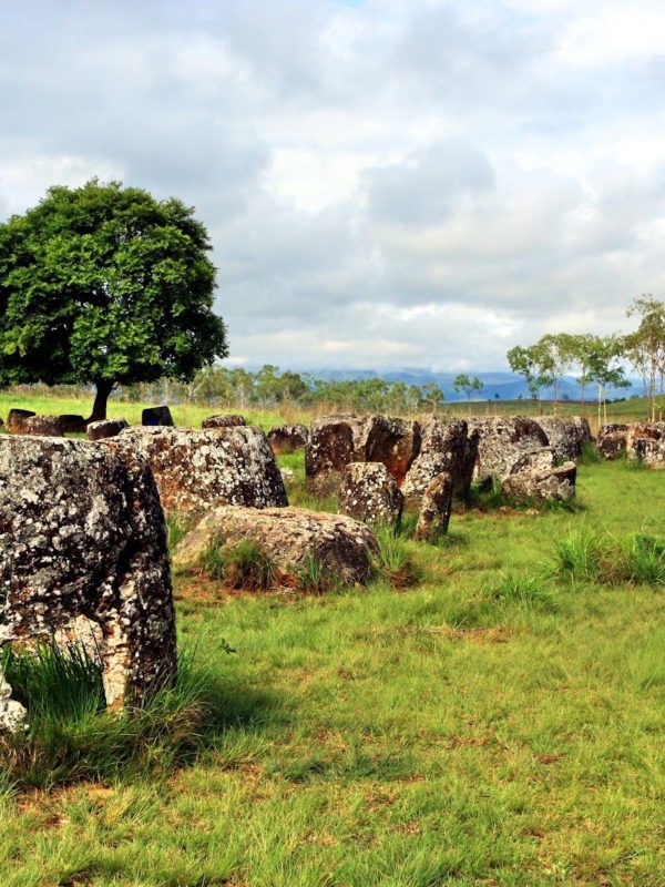 Les ruines des jarres au Laos