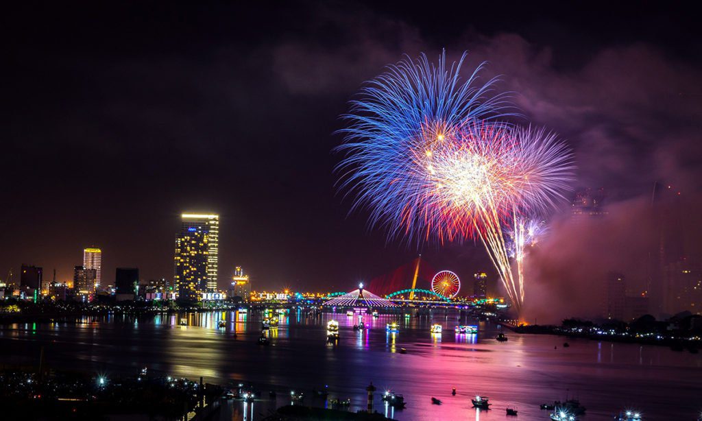 Feu d'artifice pour célébrer le nouvel an au Vietnam