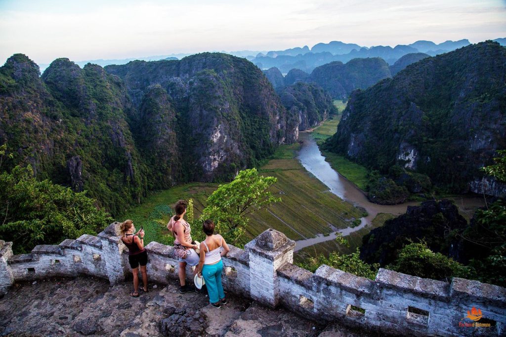 Paysage en haut de la montagne Hang Mua à Tam Coc, Ninh Binh, Vietnam