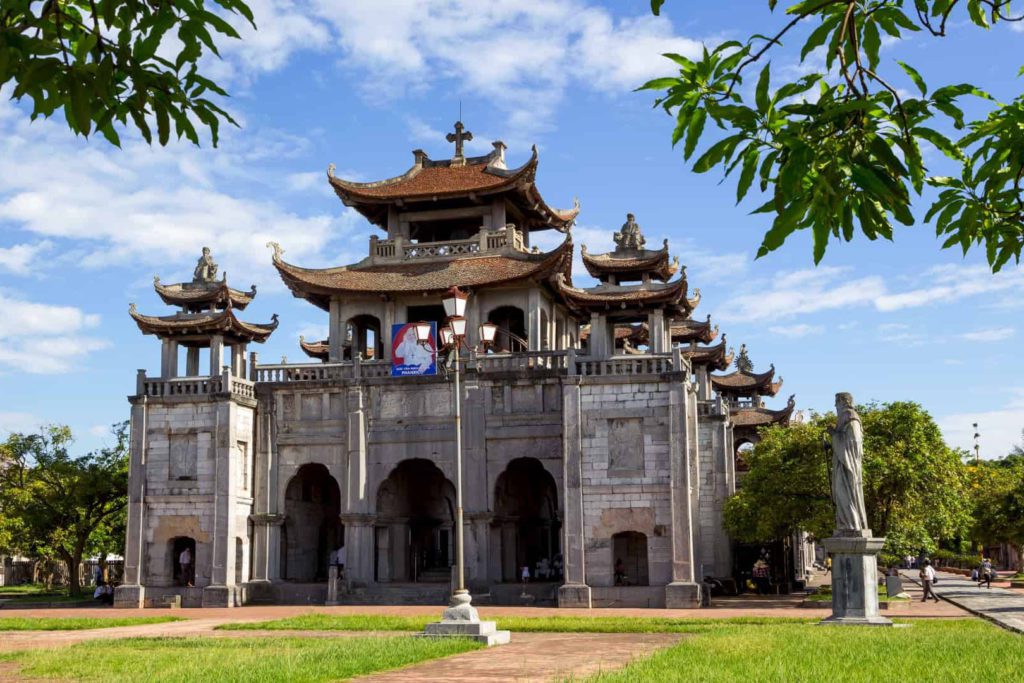 La cathédrale Phat Diem dans les environs de Ninh Binh, Vietnam