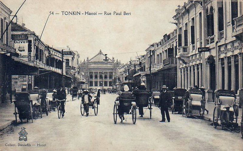 La rue Paul Bert (Trang Tien) menant à l'opéra, Hanoi, début 20ème siècle