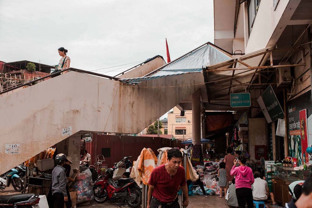 Une des entrées du marché de Dong Xuan, Hanoi, Vietnam