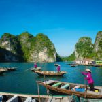 Rameuses dans la baie d'Halong, Vietnam