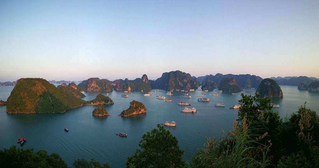 Vue panoramique de la Baie d'Halong au Vietnam