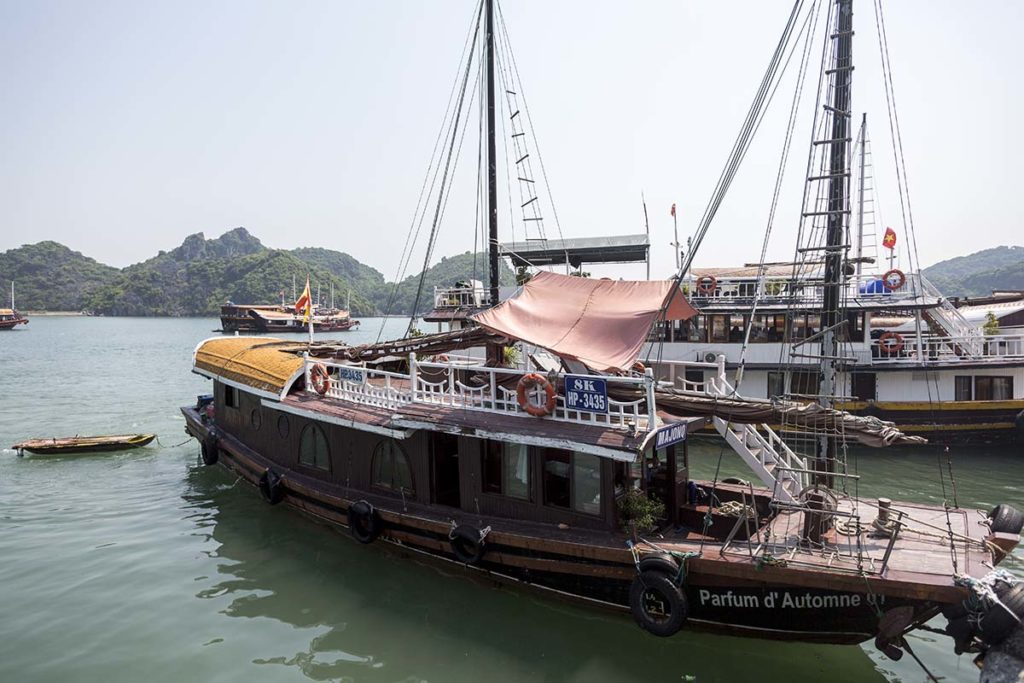 Le bateau Majonq accosté au port de Ben Beo