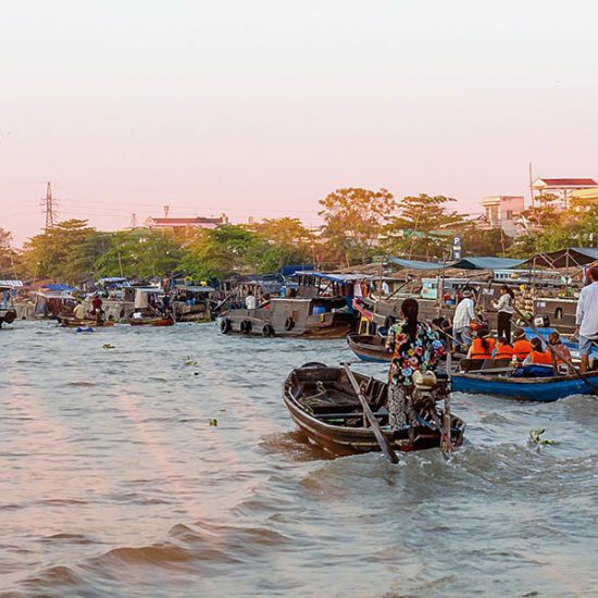 Sur le fleuve Mékong au marché de Cai Rang, Can Tho, Vietnam