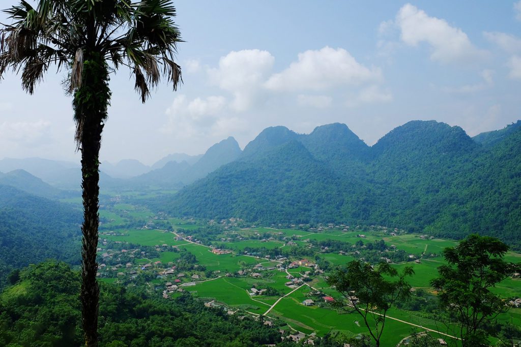 Vallée de Lam Thuong vue depuis la montagne Lung Trang