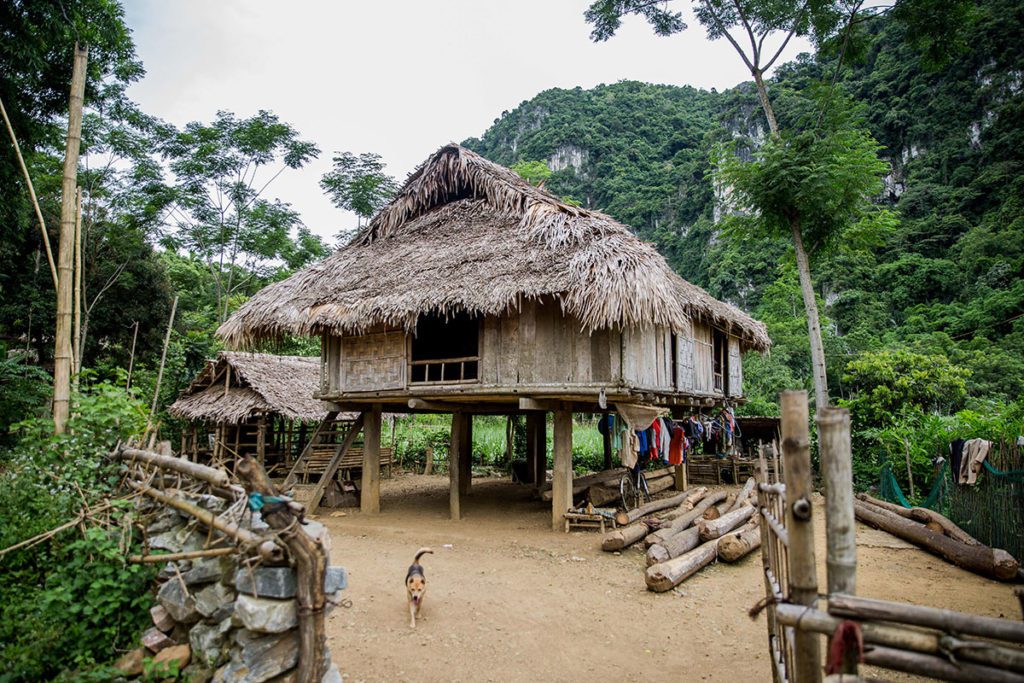 Maison sur pilotis Thai typique, Pu Luong