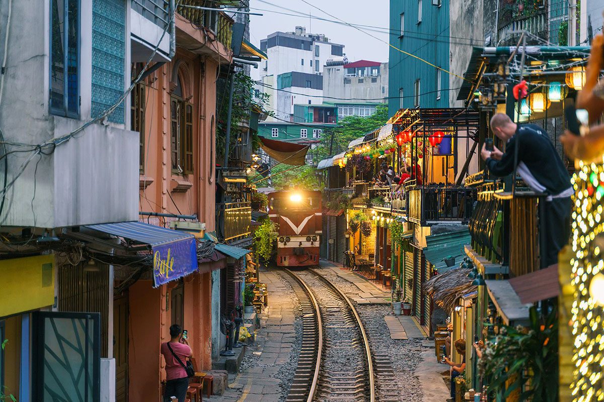 La rue du train à Hanoi