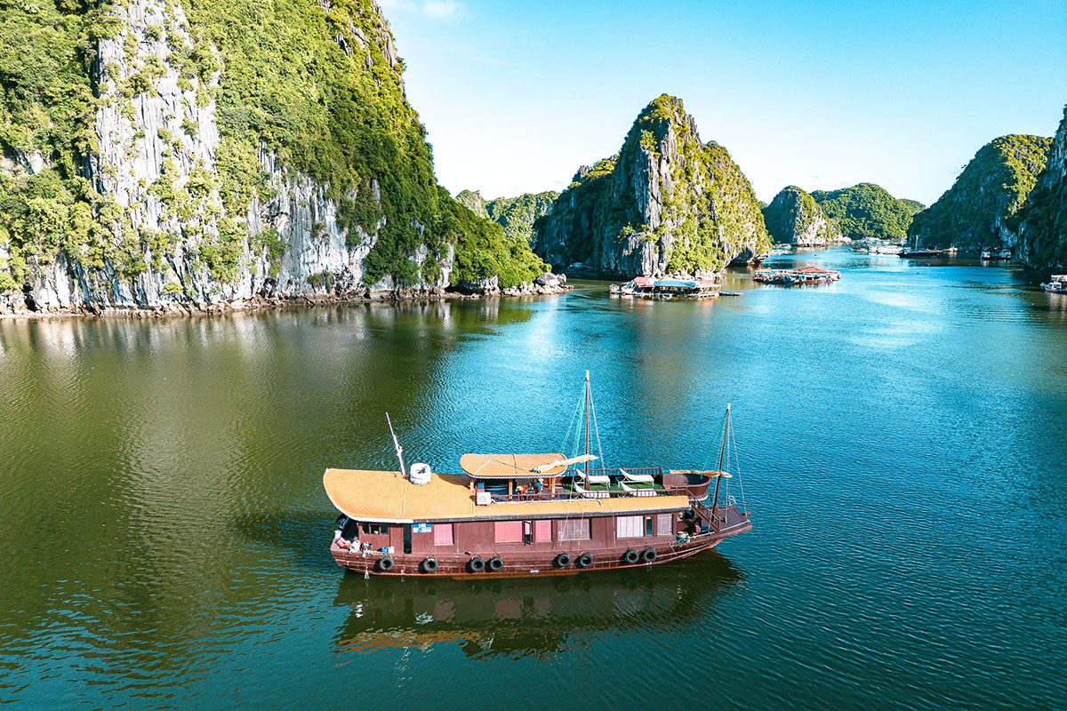 La jonque Romance dans la baie de Lan Ha, Vietnam