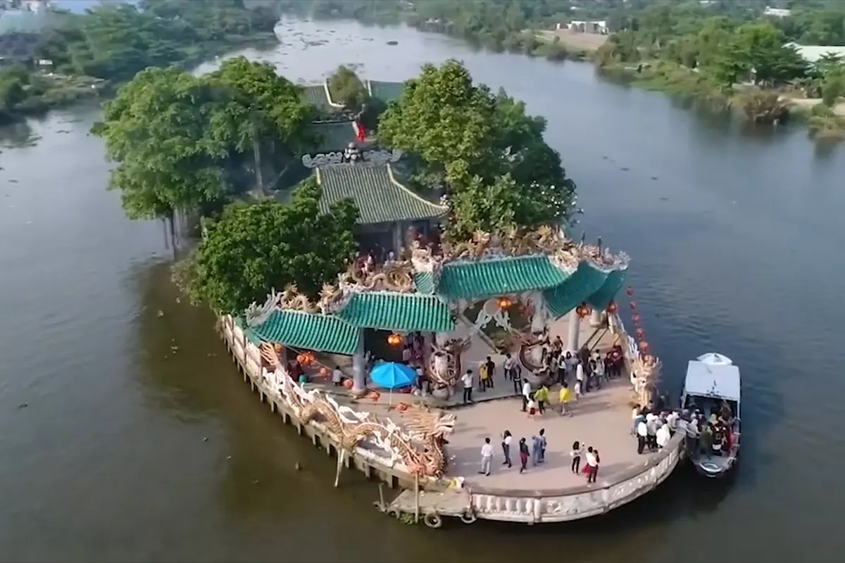 Temple flottant de Phu Chau