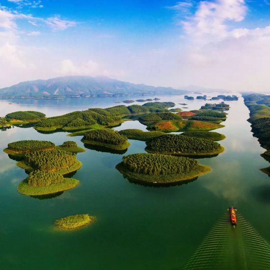 Le lac Thac Ba, Vietnam