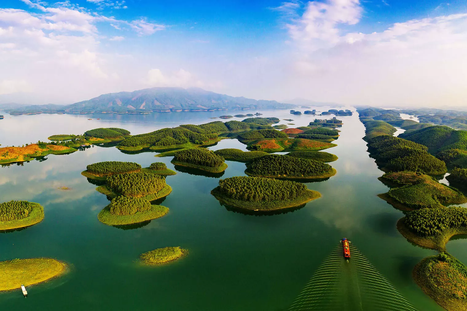 Le lac Thac Ba, Vietnam