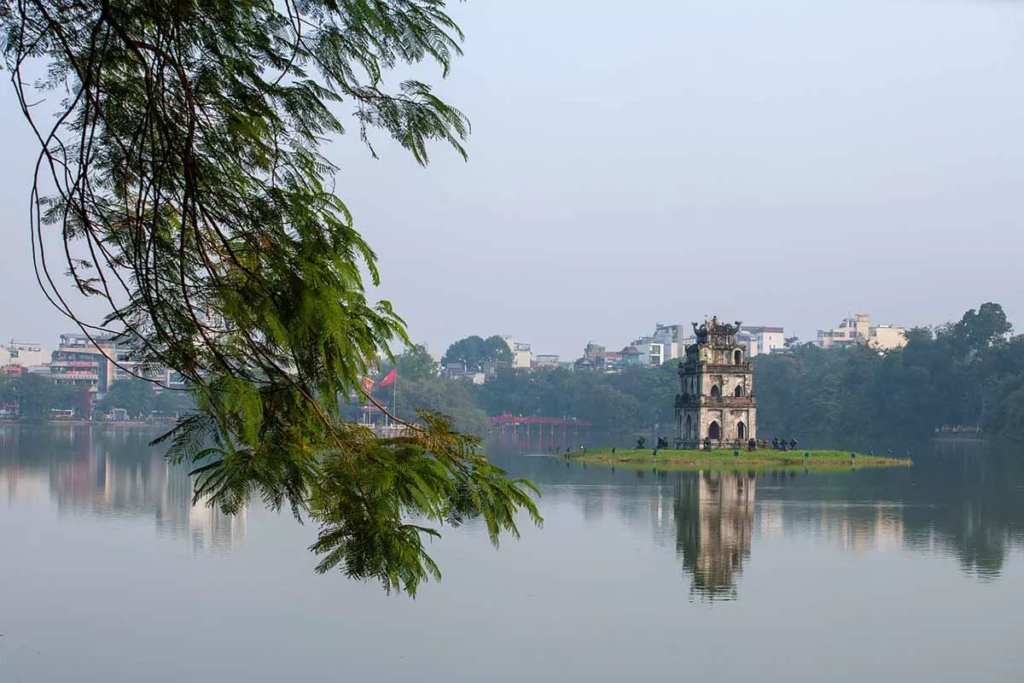Le lac Hoan Kiem à Hanoi, Vietnam