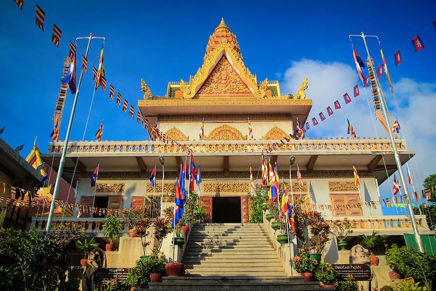 Ounalom Pagoda-ACt-Cambodia Tours (1)