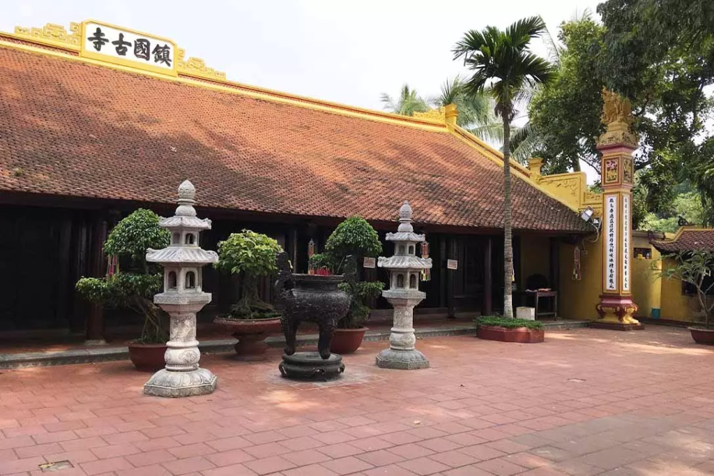 L'extérieur du bâtiment Tiền đường