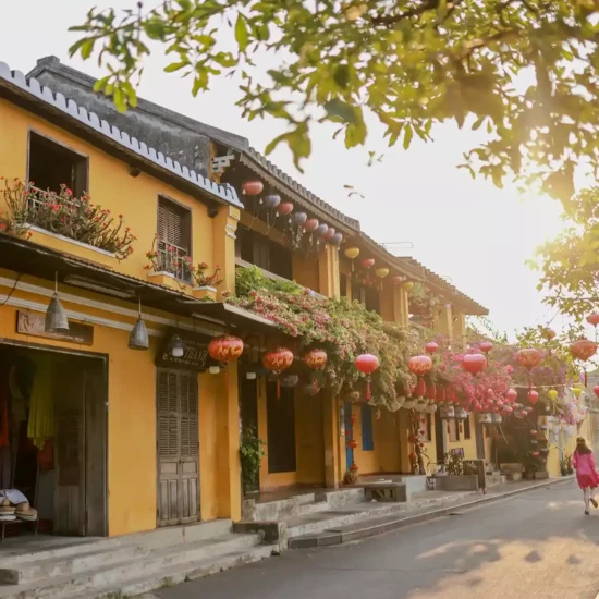 Rue de Hoi An au petit matin, Vietnam
